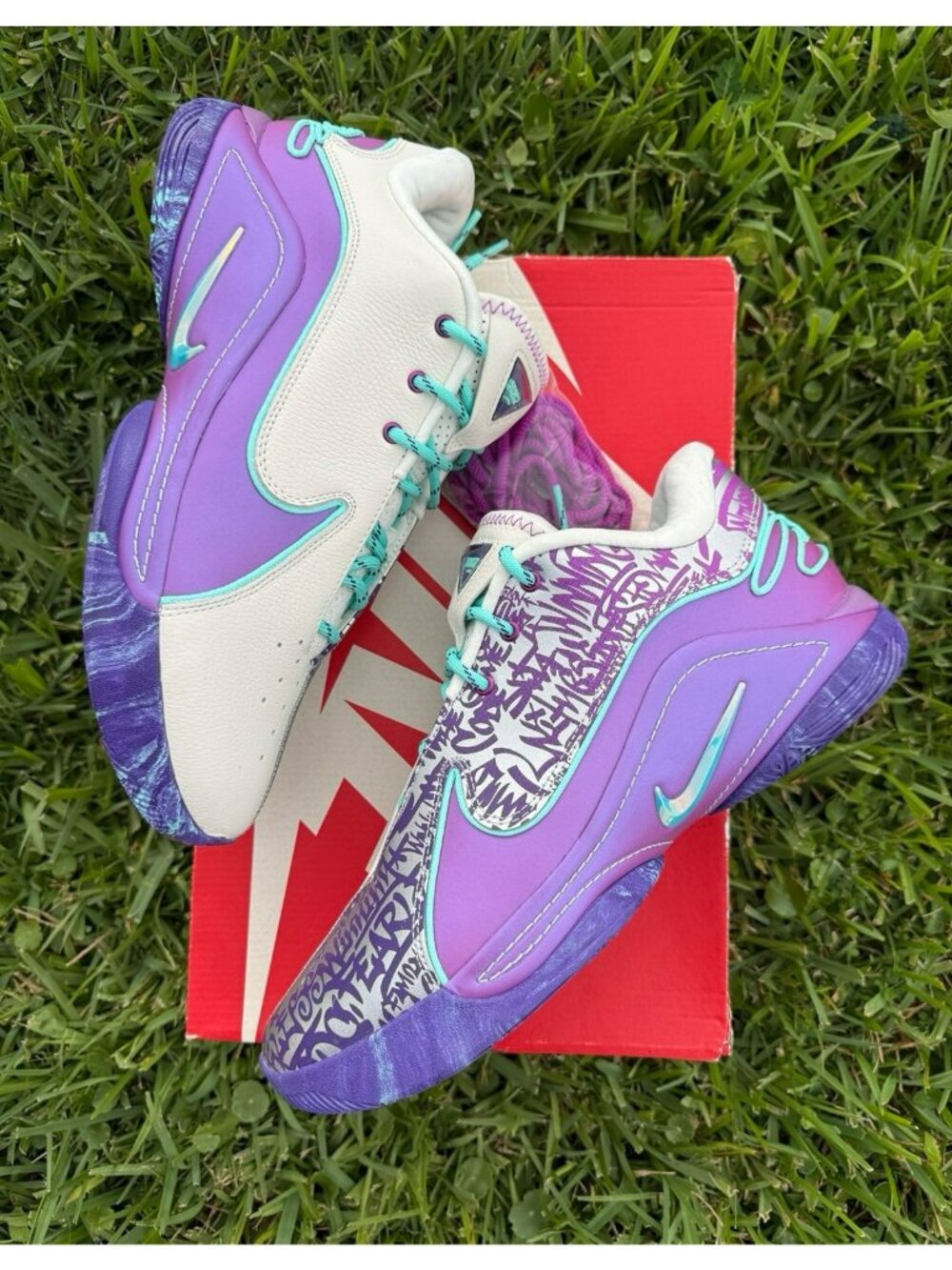 9.5 MEN'S NIKE LEBRON XXII SOFT PURPLE / GRAY HV8454-001 BASKETBALL
